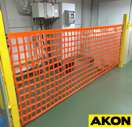 Retractable safety barrier